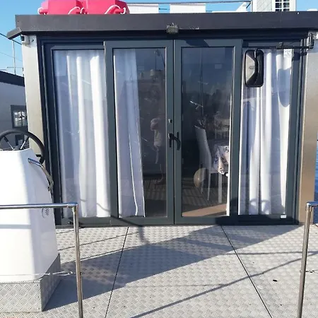 Ботель Boat House *